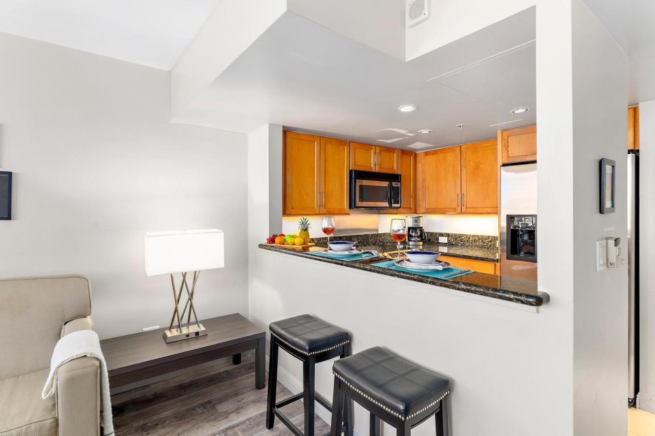 Renovated With City View At Aqua Palms Waikiki Honolulu Exterior photo