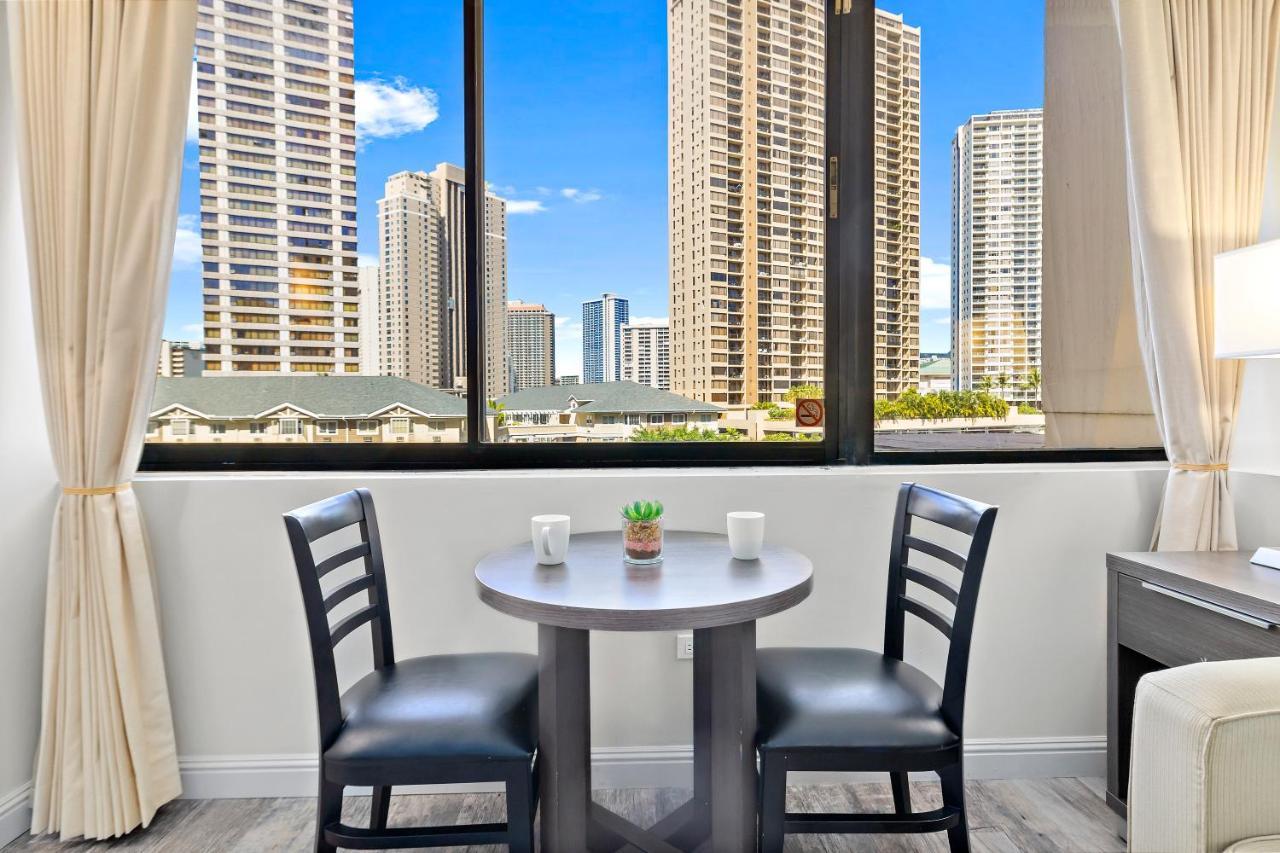 Renovated With City View At Aqua Palms Waikiki Honolulu Exterior photo